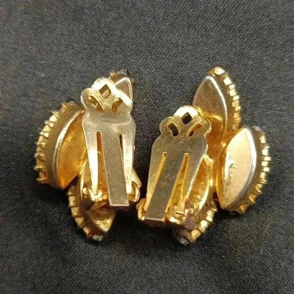 Vintage Glass Clip On Earrings - Picture 2 of 2